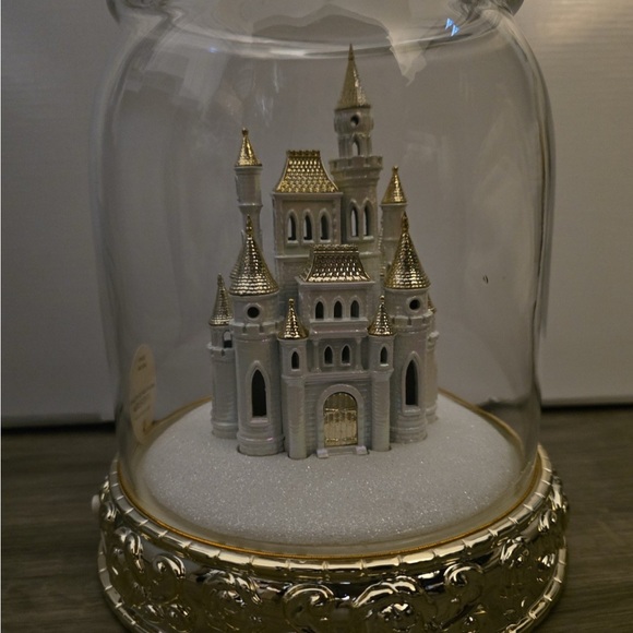 Bath and Body works light up Disney castle candle holder - Picture 1 of 3